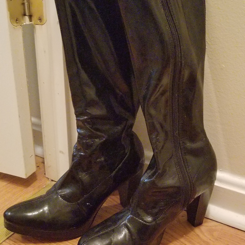 Boots - Picture 3 of 4